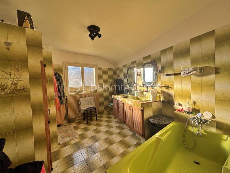 Maison - 270 m² - 10 pièces