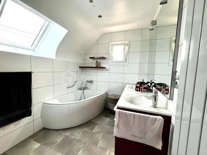 Pavillon - 130 m² - 7 pièces