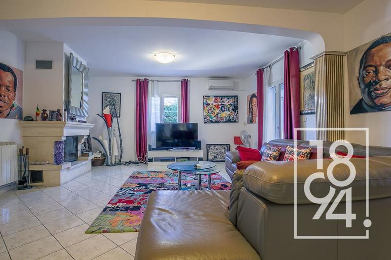 Maison - 211 m² - 10 pièces