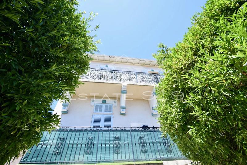Villa - 209 m² - 10 pièces