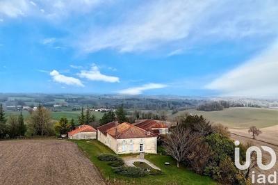 Maison - 414 m² - 18 pièces