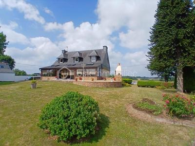 Maison traditionnelle - 127 m² - 6 pièces