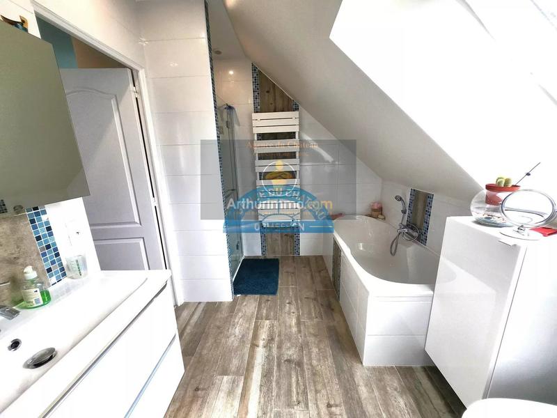 Maison - 240 m² - 9 pièces