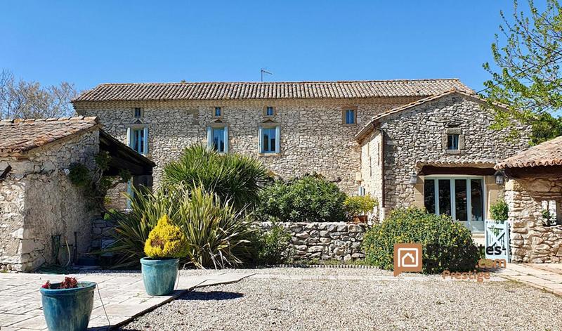 Demeure - 331 m² - 9 pièces