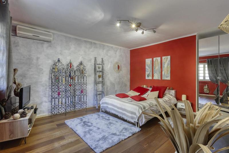 Maison - 255 m² - 8 pièces