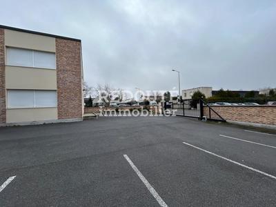 Entrepôt - 817 m² - 4 pièces
