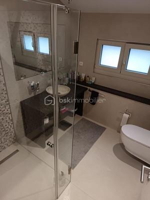 Maison - 190 m² - 8 pièces