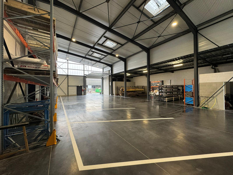 Entrepôt - 1 008 m² - 6 pièces