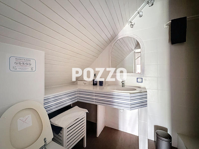 Maison - 220 m² - 8 pièces