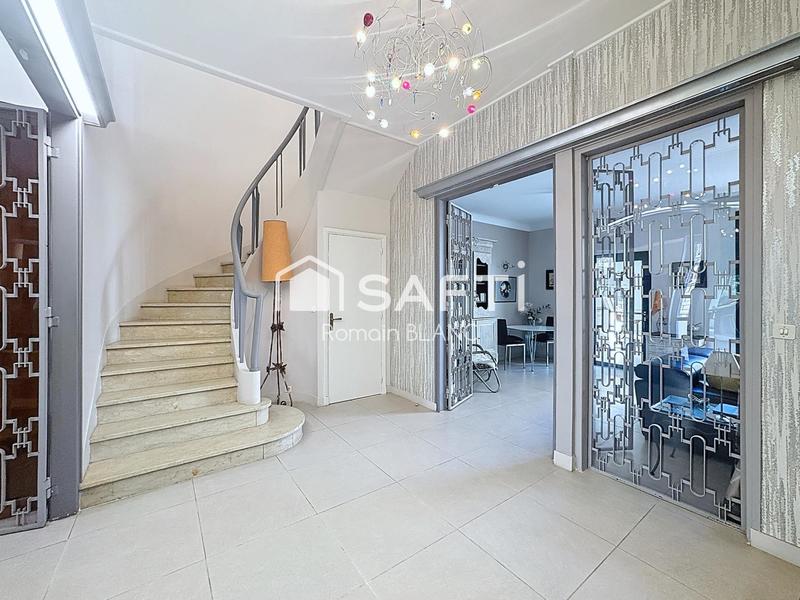 Villa - 346 m² - 9 pièces