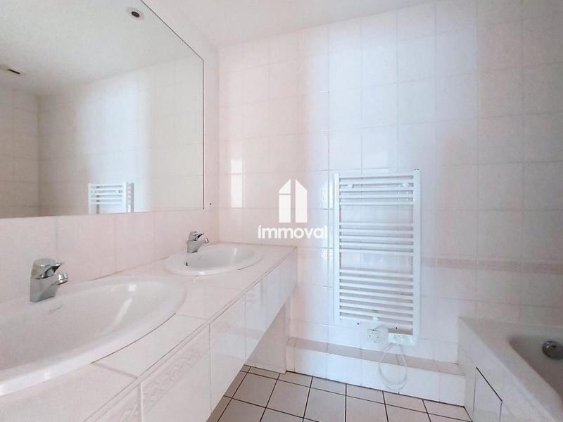 Local d'activité / Entrepôt - 72 m² - 3 pièces