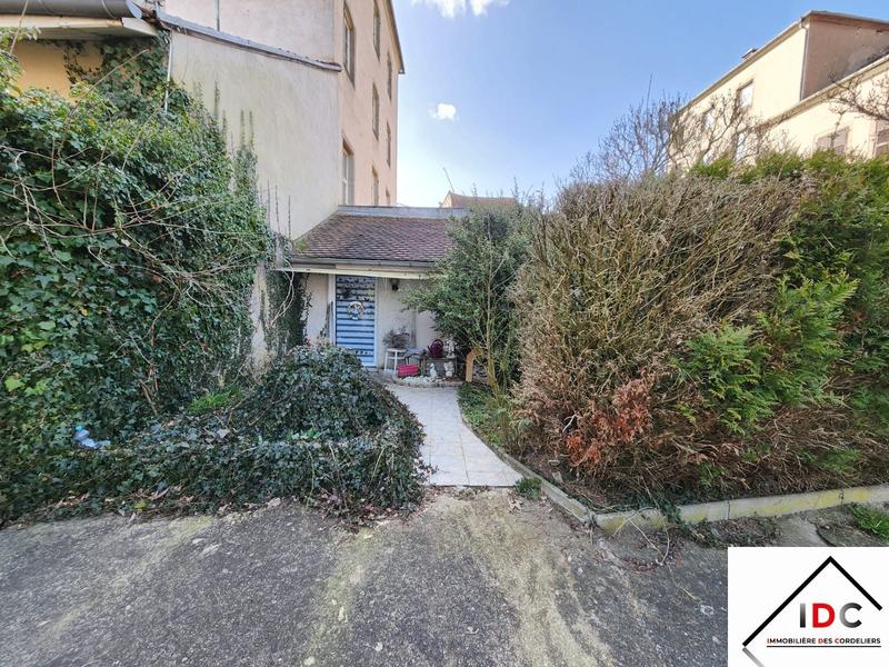 Maison - 250 m² - 9 pièces