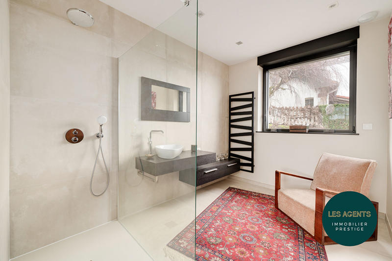 Maison - 278 m² - 11 pièces