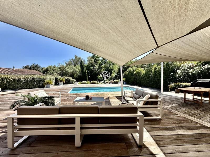 Villa - 201 m² - 6 pièces