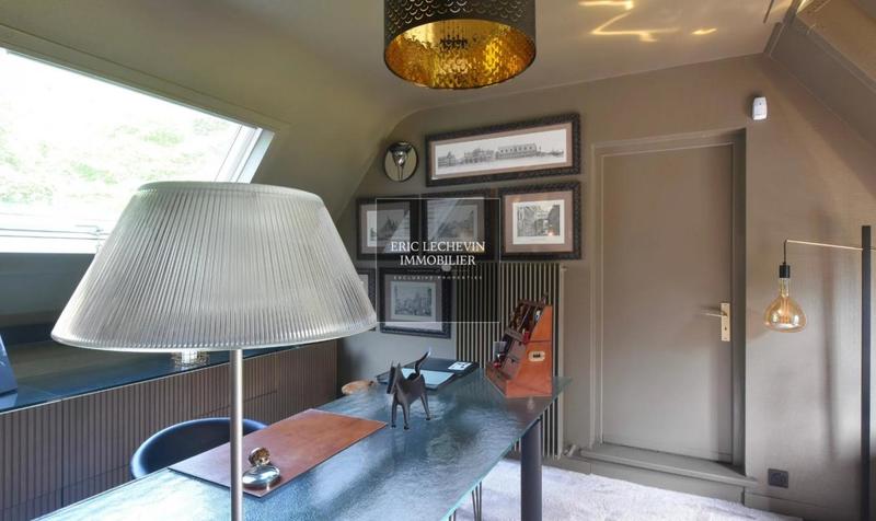 Villa - 370 m² - 16 pièces