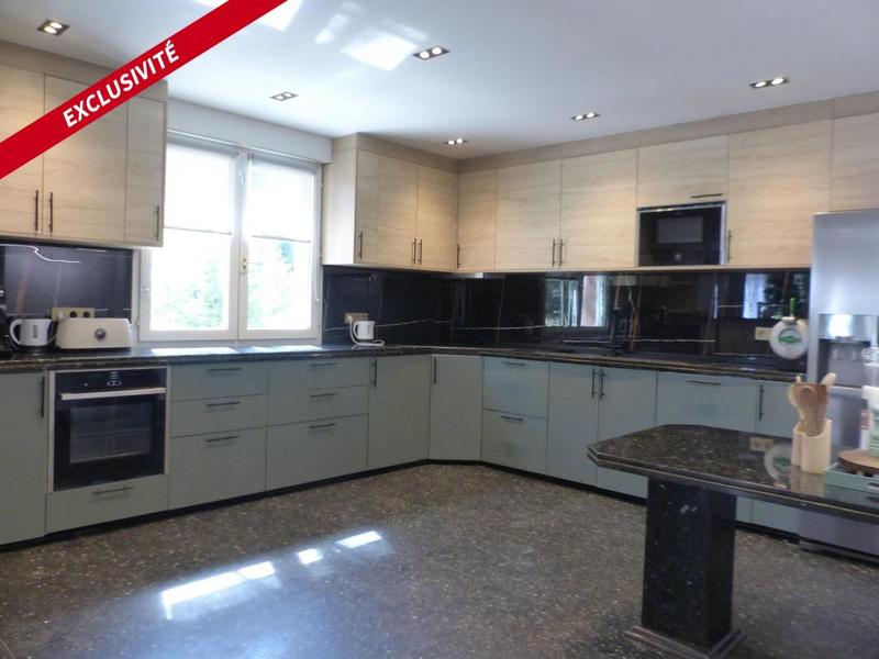 Demeure - 351 m² - 8 pièces