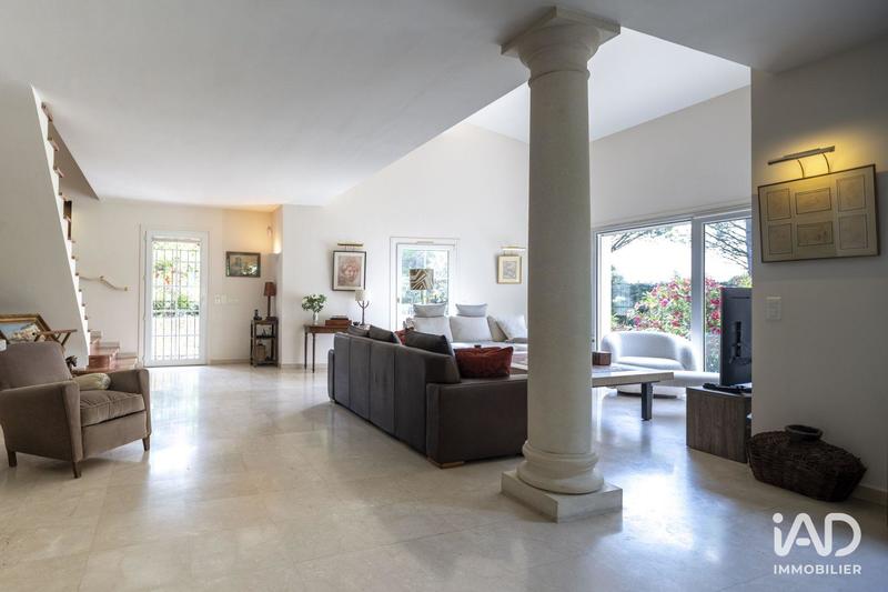 Maison - 300 m² - 6 pièces