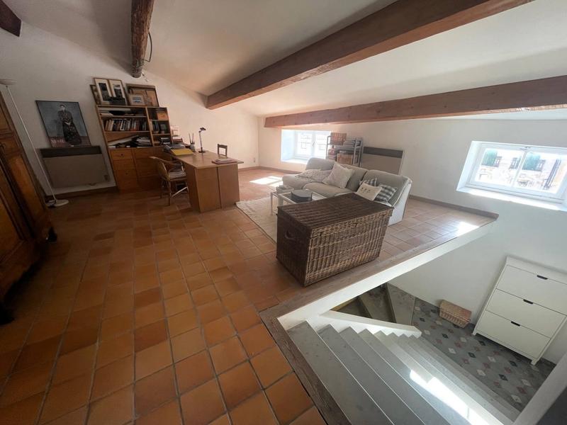 Maison - 375 m² - 11 pièces