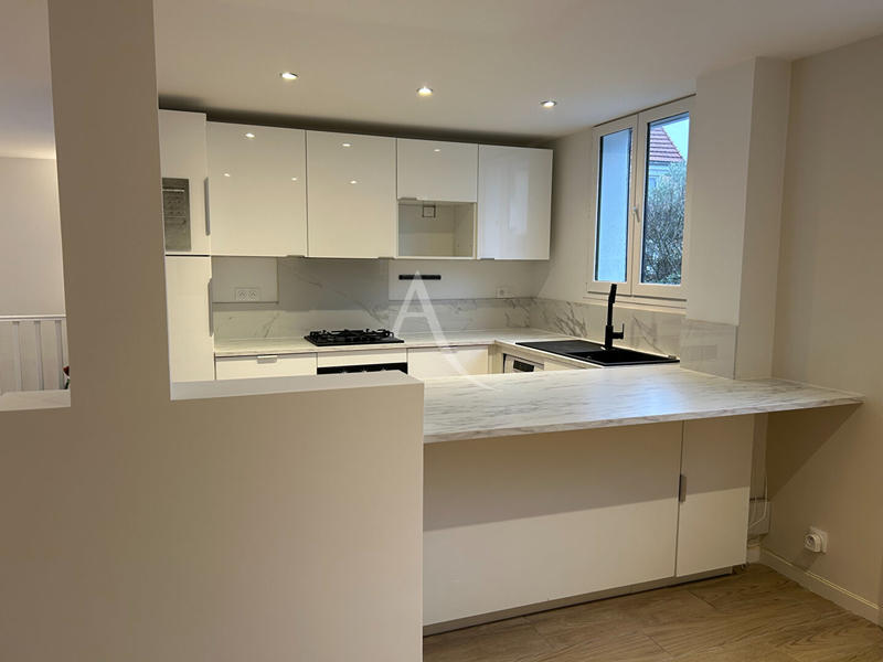 Maison - 95 m² - 6 pièces