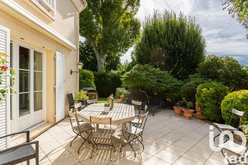 Maison - 218 m² - 8 pièces