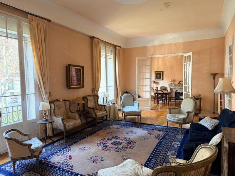 Appartement - 204 m² - 6 pièces