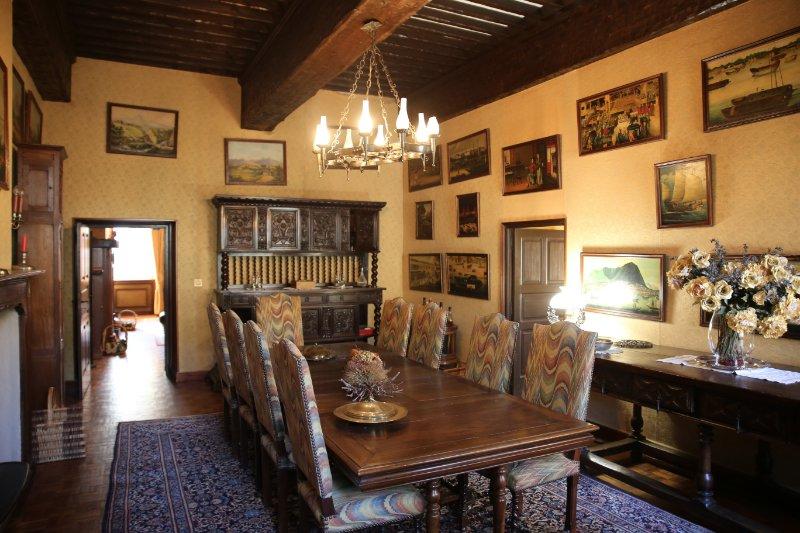 Maison - 941 m² - 26 pièces