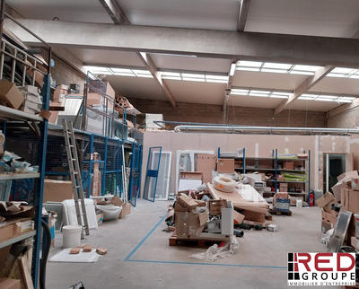 Entrepôt - 917 m²