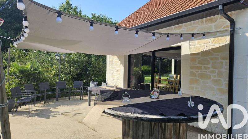 Maison - 201 m² - 7 pièces