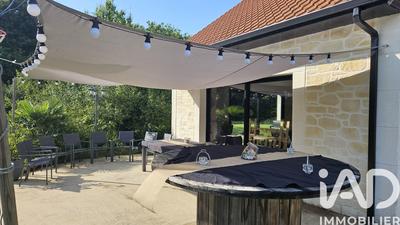 Maison - 201 m² - 7 pièces