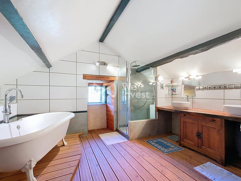 Maison ancienne - 475 m² - 8 pièces