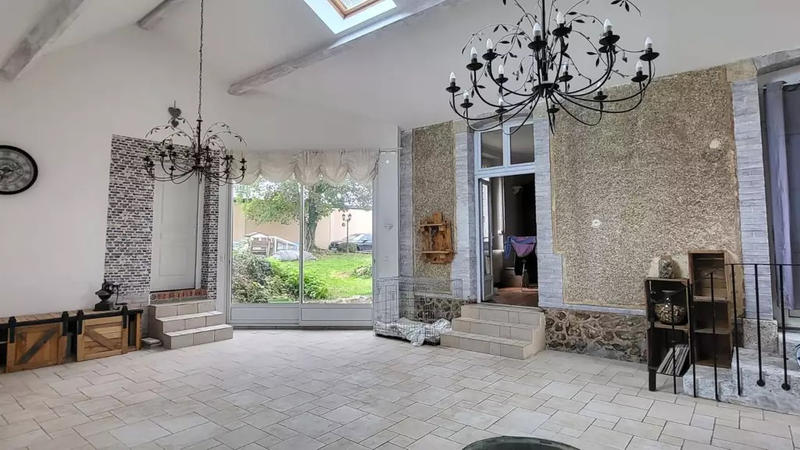 Maison - 220 m² - 8 pièces