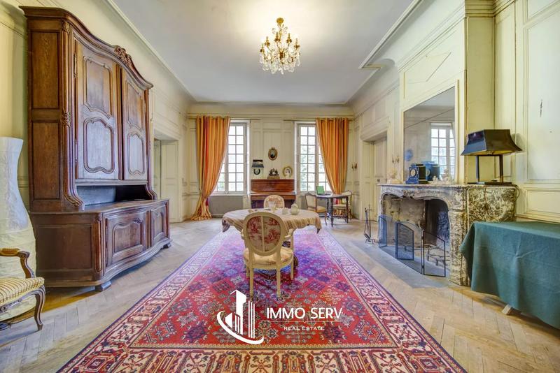 Maison - 600 m² - 16 pièces