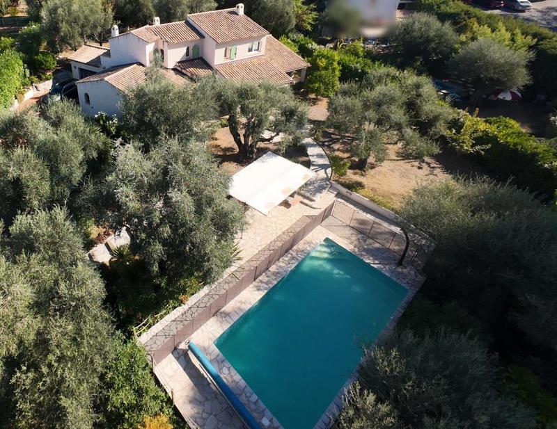 Villa - 204 m² - 5 pièces