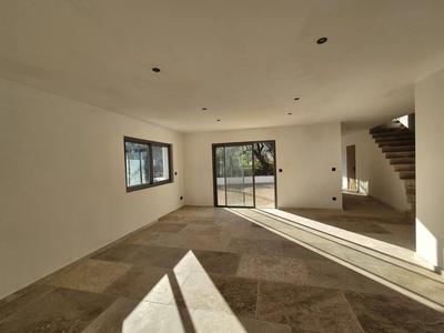 Maison - 210 m² - 4 pièces