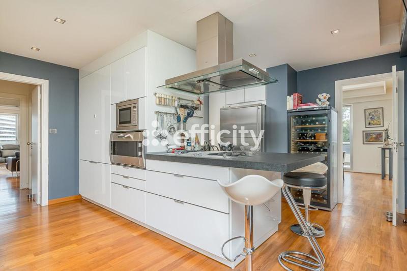 Appartement - 230 m² - 6 pièces