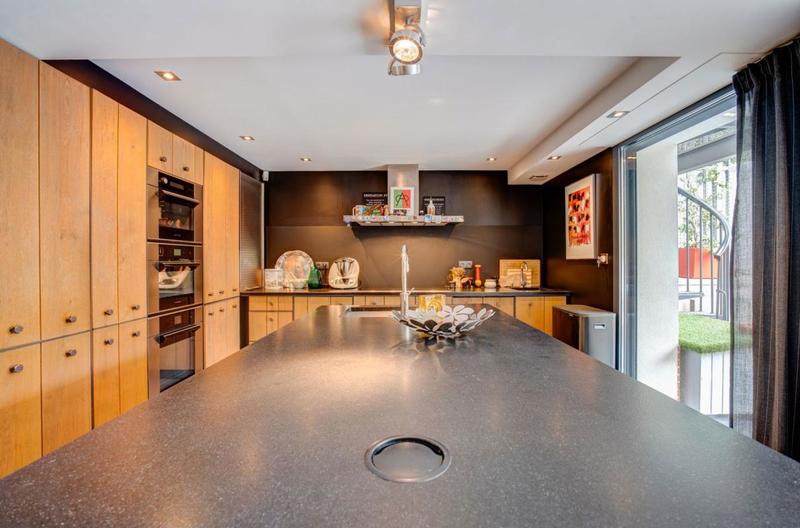 Maison - 235 m² - 9 pièces