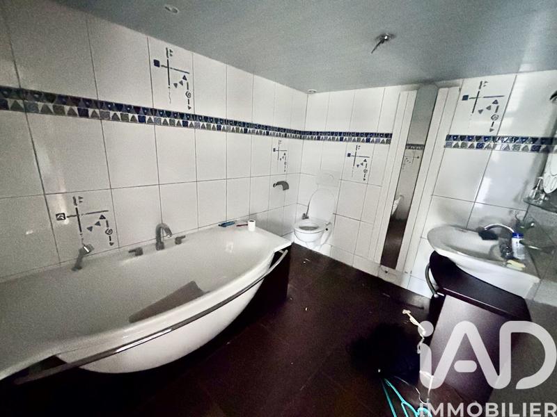 Maison - 267 m² - 11 pièces