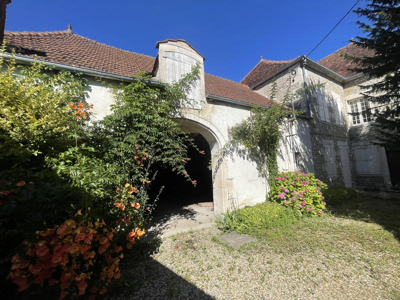 Maison - 330 m² - 10 pièces