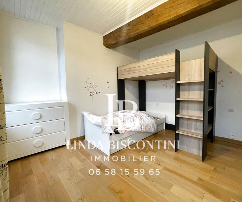 Maison - 145 m² - 9 pièces