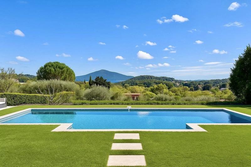 Maison - 315 m² - 8 pièces