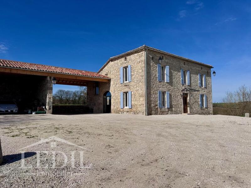 Propriété - 315 m² - 5 pièces