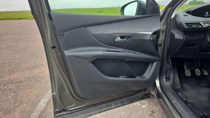 Peugeot 5008 1.5 BlueHDI 130 Allure - 7 places