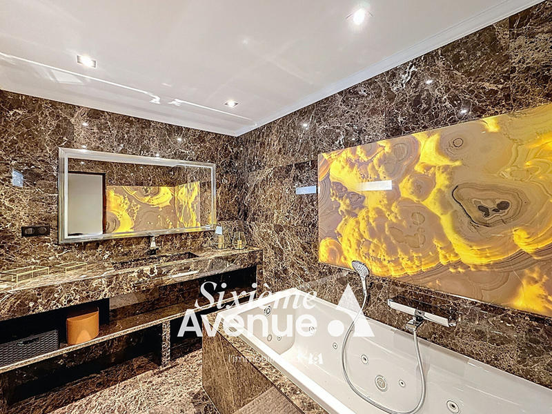 Maison - 181 m² - 7 pièces