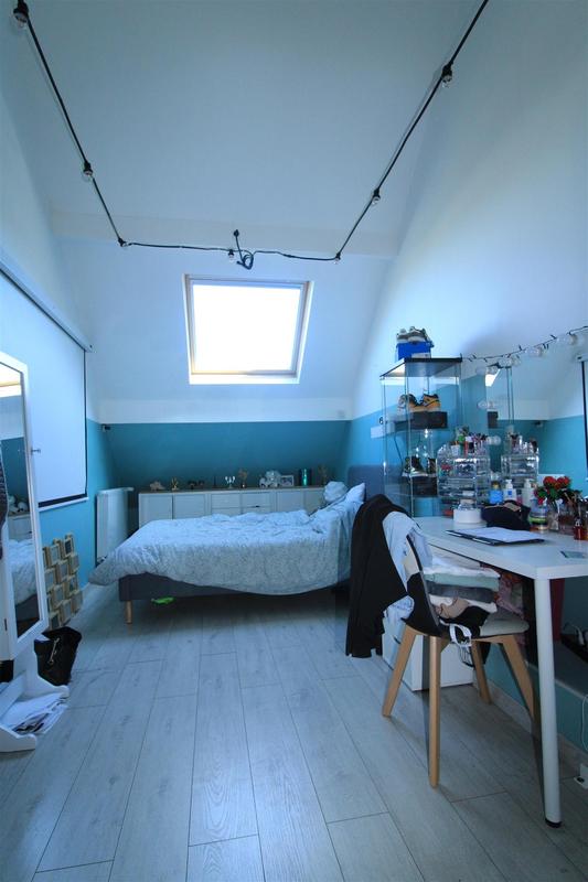 Maison - 220 m² - 7 pièces