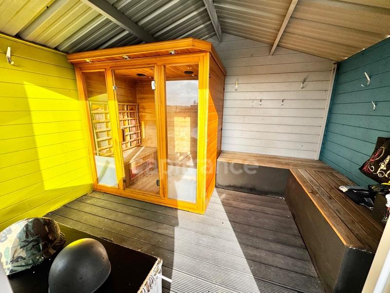 Maison - 170 m² - 9 pièces