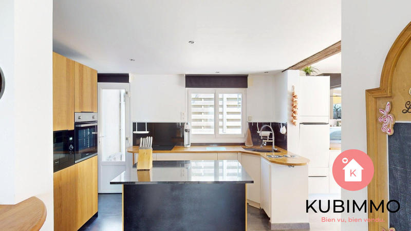 Maison traditionnelle - 189 m² - 6 pièces