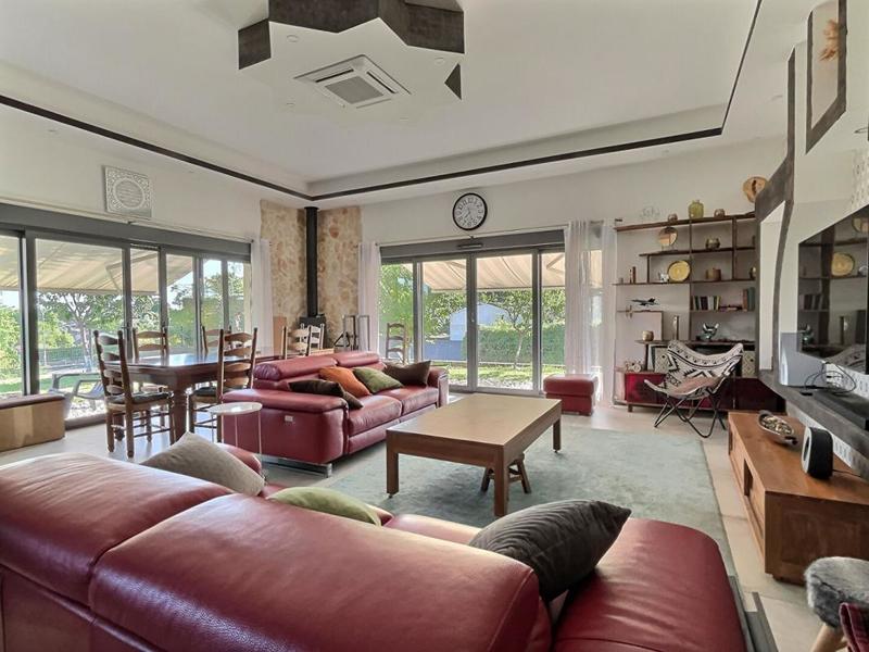 Maison - 240 m² - 7 pièces