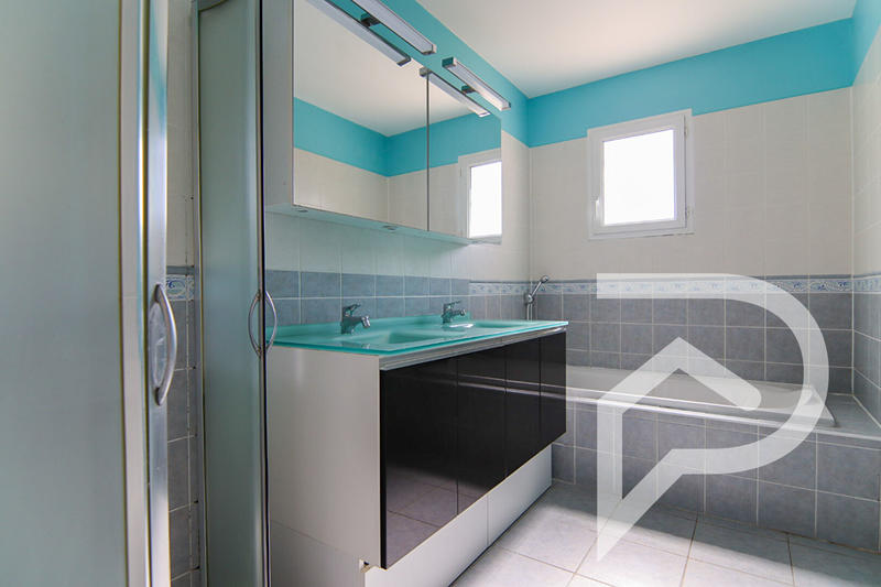 Maison - 104 m² - 4 pièces