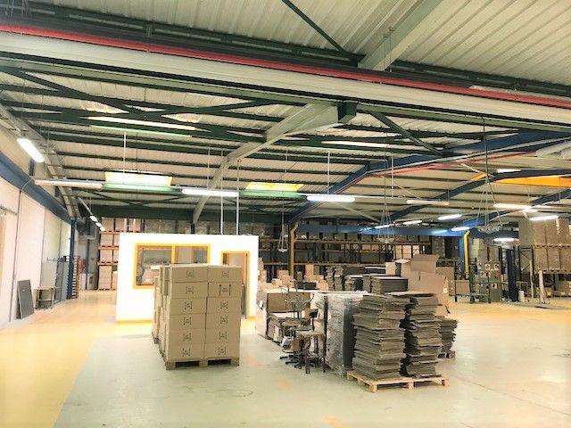 Local commercial - 4 000 m² - 20 pièces