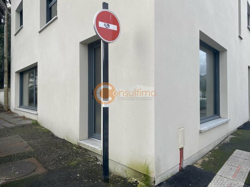 Local d'activité / Entrepôt - 61 m²